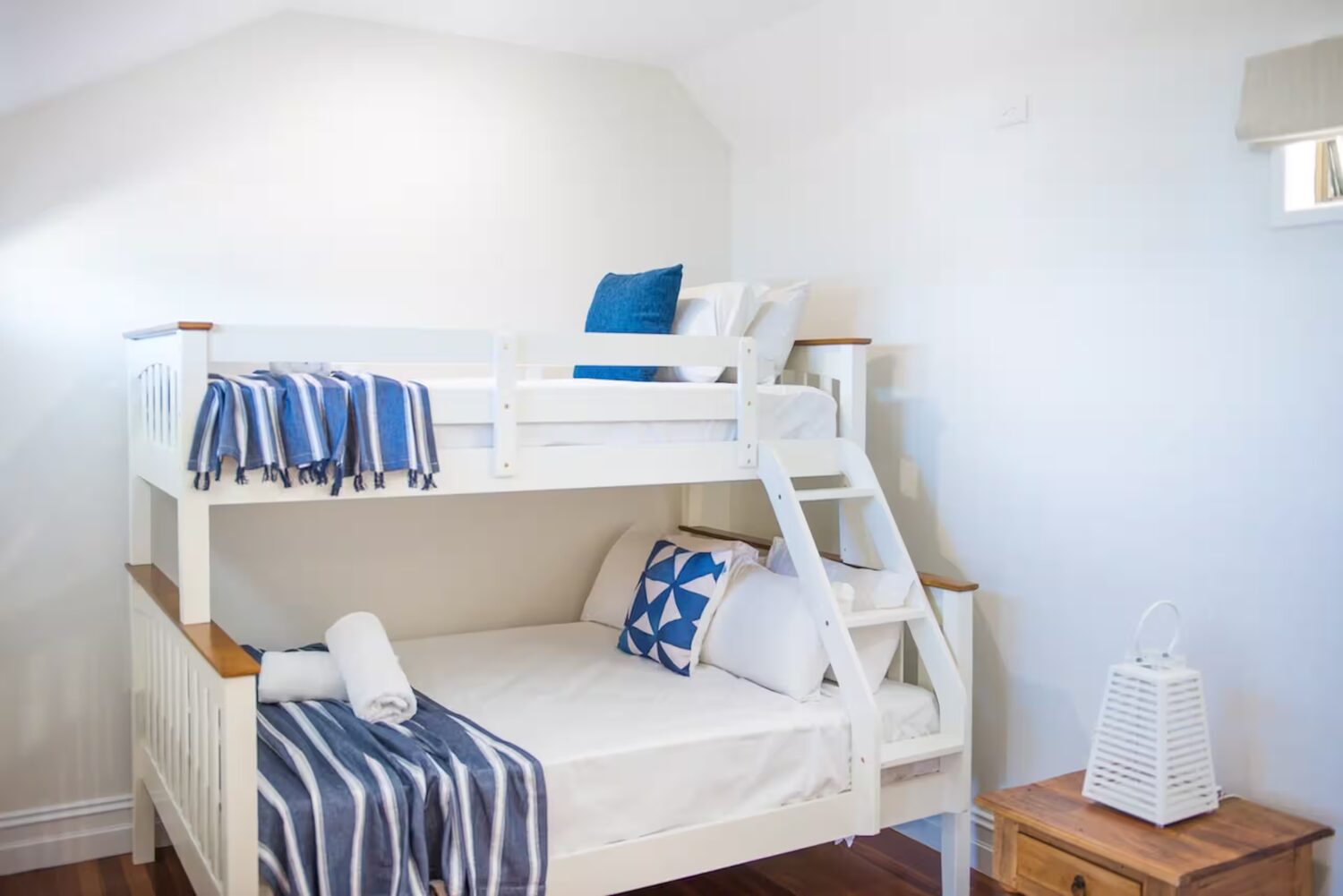 Upstairs bunk room second view